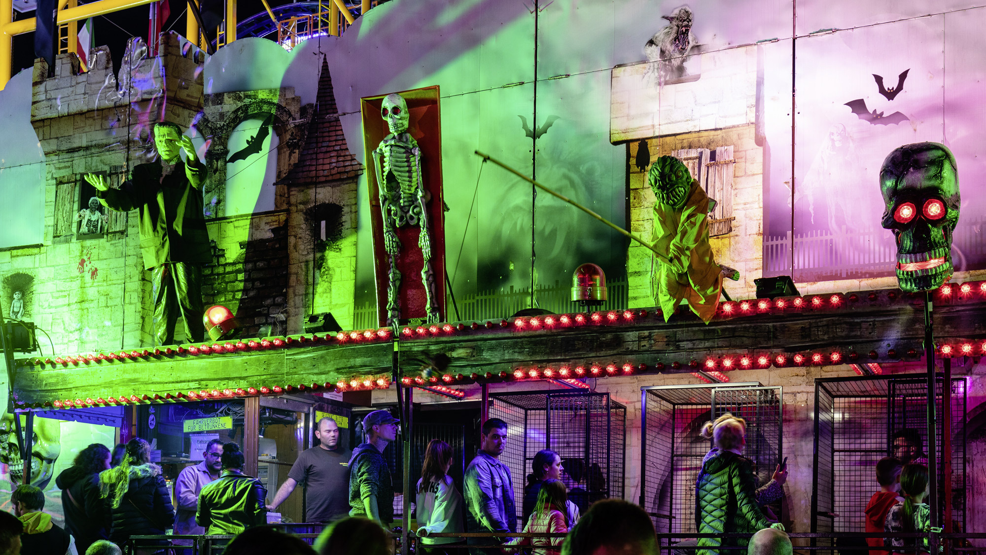 Gruselig! Die Geisterbahn auf  dem Kasernenareal.