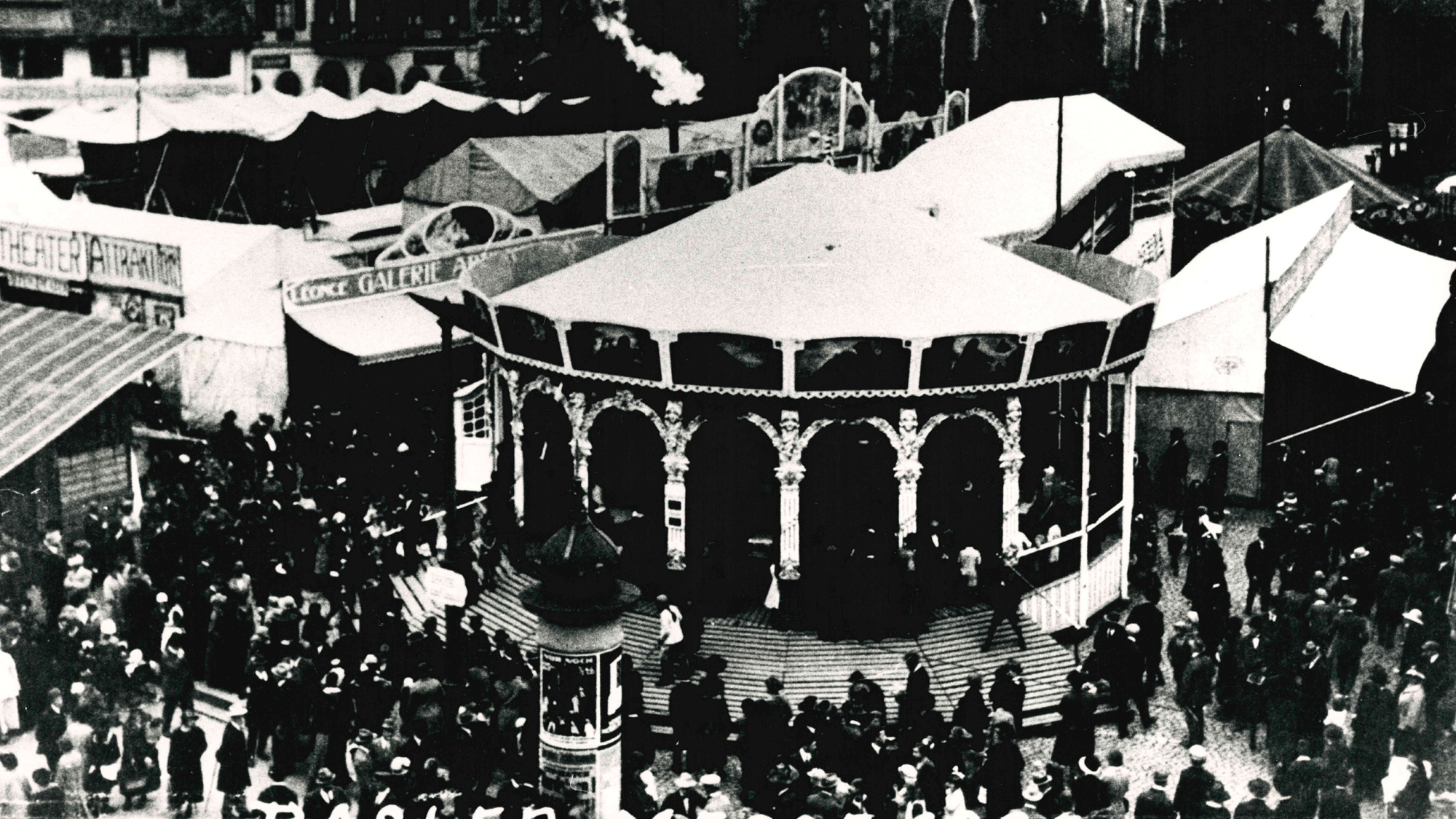 1923 hatte es während der Herbstmesse auf dem Barfi vor allem Buden, in denen Aufführungen stattfanden. Kanton Basel-Stadt.
