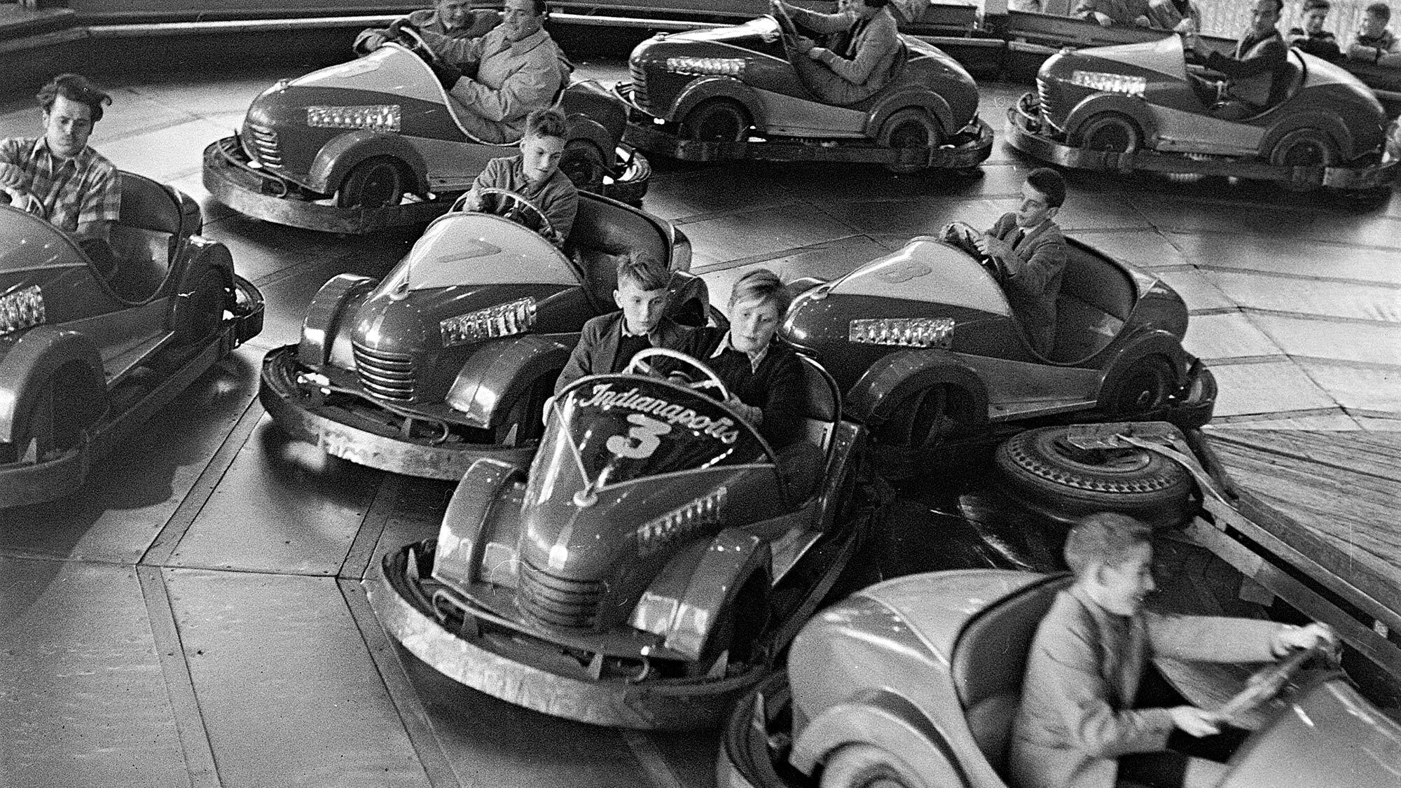 Messehalle damals: 1951 waren die Botschauteli vor allem Männer- bzw. Bubensache … Staatsarchiv Basel-Stadt, BSL 1013 1-361 1 (Foto Hans Bertolf).