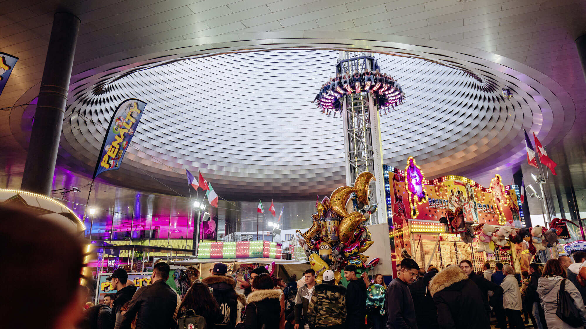 Messeplatz heute: Wer den Messeplatz von oben sehen will, probiert den Free Fall Tower aus.
