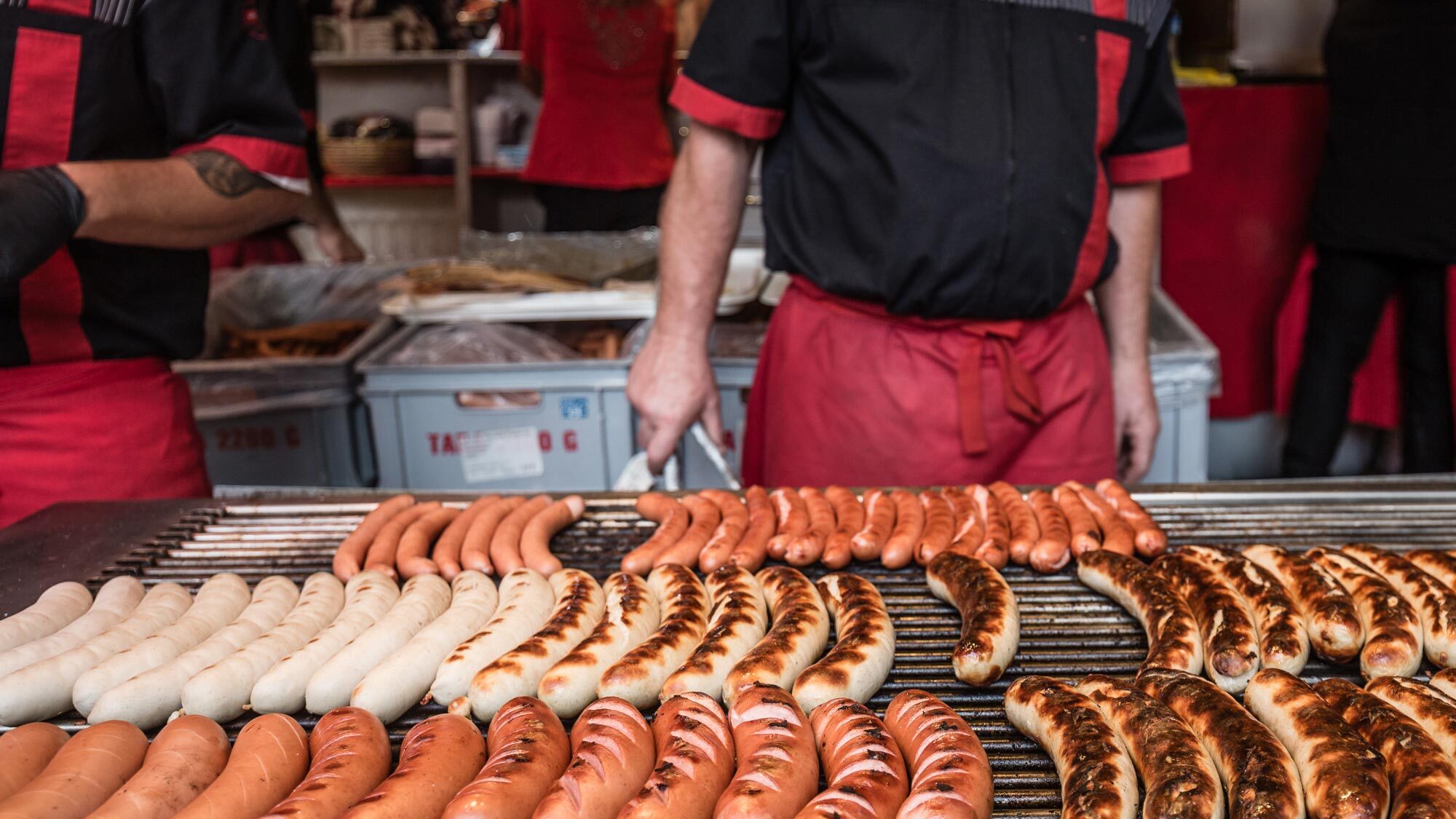Wie viele Bratwürste werden am Tag verkauft?